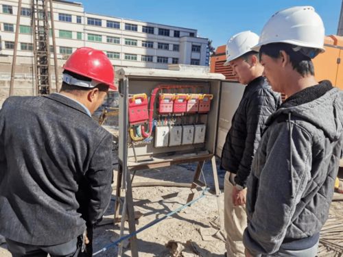 園洲鎮(zhèn)開(kāi)展節(jié)前大檢查，筑牢安全生產(chǎn)與消防安全防線